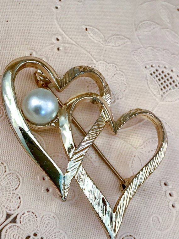 Pin your Sweetheart with Two whimsical Golden Hearts & a Creamy Faux Pearl, Mid Century Double Hearts and Pearl Romantic Vintage Brooch