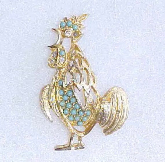 Mid Century Textured Gold Metal Rooster Cock Pin Brooch Turquoise Rhinestones, Now Trending Unisex Lapel Pin