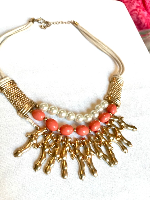 Vintage Miami Palm Beach Hamptons Salmon Coral Resin Bead & Creamy Faux Pearl Golden Branch 90’s Big Bold Bling Bib Necklace! Unworn