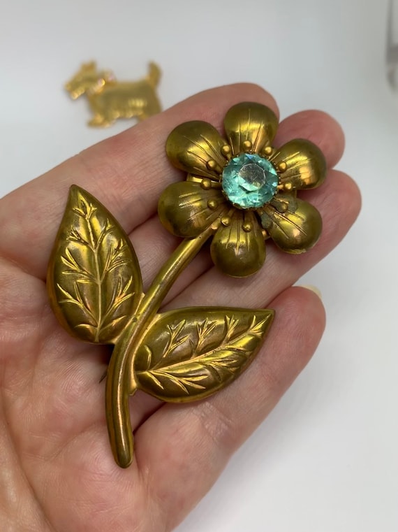 Art Deco Art Nouveau Pressed Brass Flower w/ Aqua Gem C Clasp Vintage Brooch, Now Trending Unisex Lapel Pin, alternative boutonnière corsage