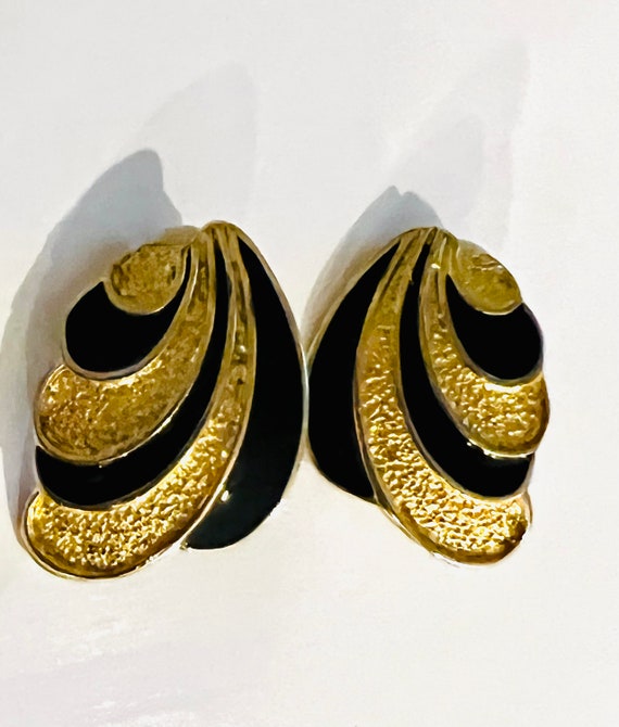 Art Deco Wings Statement Earrings, 80s Glamour Jewelry, Black Enamel on Shiny Goldtone Vintage Clip ons