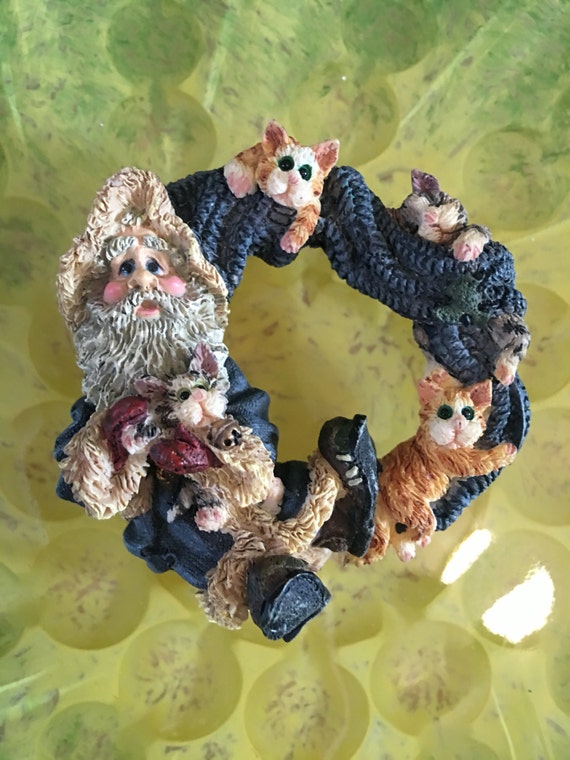 Super cute Vintage resin Santa & playful kitty cats kittens holiday Christmas brooch