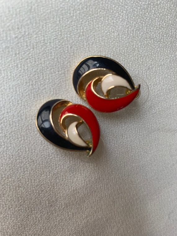 Red White and Blue Enamel on Goldtone Stud Earrings, Mint Condition Modernist Swirl Mid Century Forth of July 70s Summer Jewelry