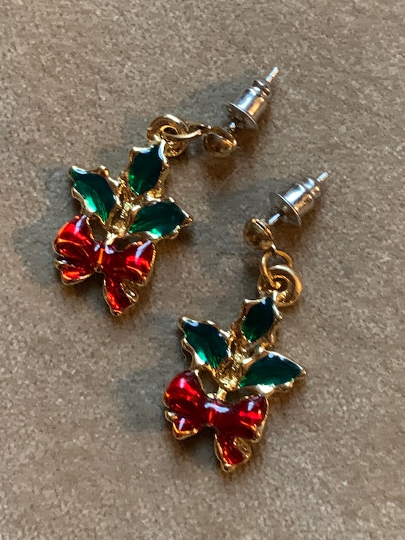Vintage Christmas  Earrings, 70s Red and Green Enamel Holiday Mistletoe Dangles