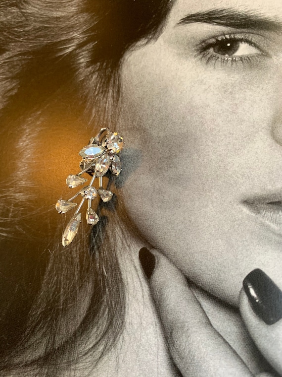 Boucle D'oreille Ancienne Vintage En Métal Argenté Avec Strass Et Cristaux - Bijou Occasion