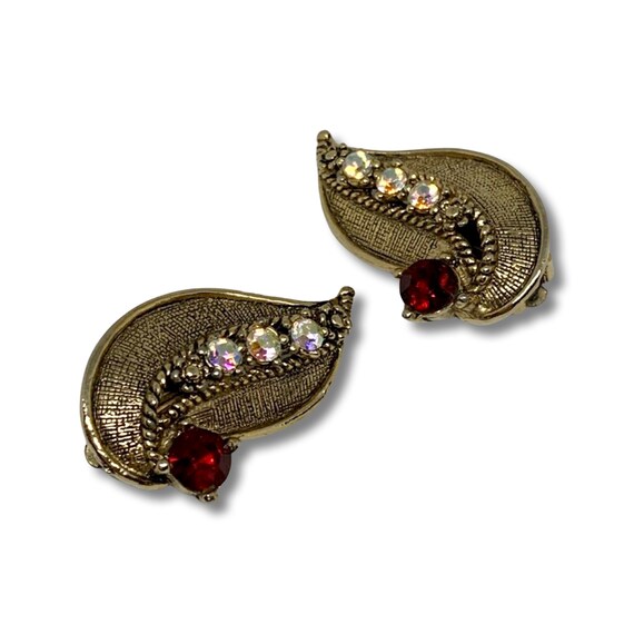 ELEGANT Garnet Red & Ice Rhinestone PAISLEY Floral Clip ons, Glamorous Hollywood Regency Mid Century Vintage Earrings