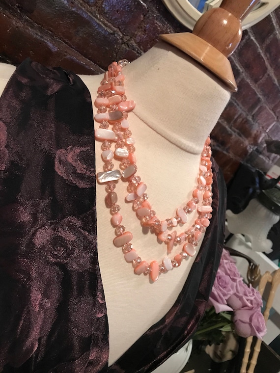 Trending Vintage Pretty Pink Shell & Crystals Beaded Necklace