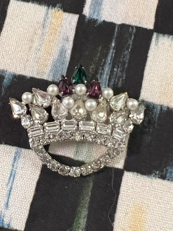 50s Coronation Crown Brooch, Ice, Emerald Green and Amethyst Purple Glass Rhinestones with Faux Pearls on Silver Tone