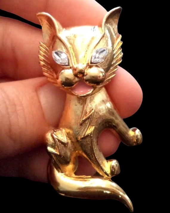 Groovy Glamour Kitty Pin Vintage Cat Brooch, Awesome 80s 90s Big Bold Bling, Golden Feline Figural Pin, Gift Cat Lover