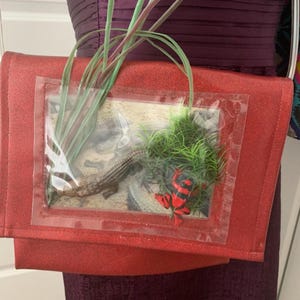 Vintage 80s Red Glitter Vinyl Shoulder Bag, Alligator Diorama Purse image 5