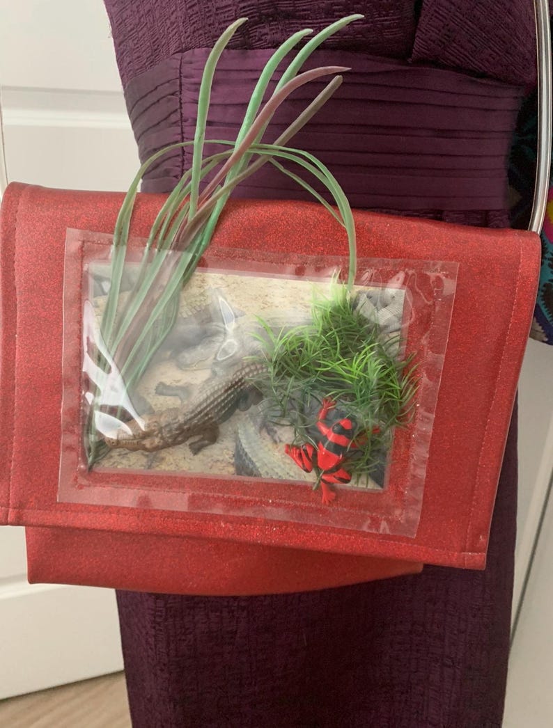 Vintage 80s Red Glitter Vinyl Shoulder Bag, Alligator Diorama Purse image 5