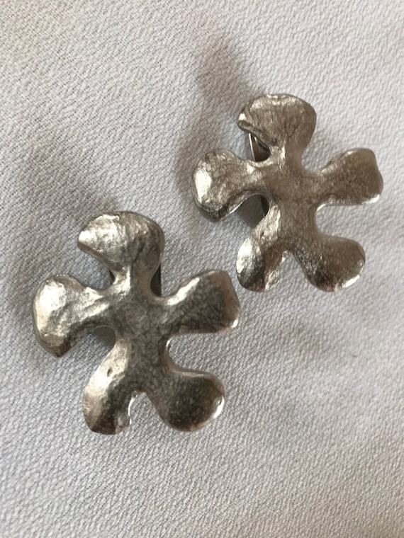 Funky Abstract Modern Clip on Earrings , puzzle piece, Matte Siivertobe 80s costume jewelry