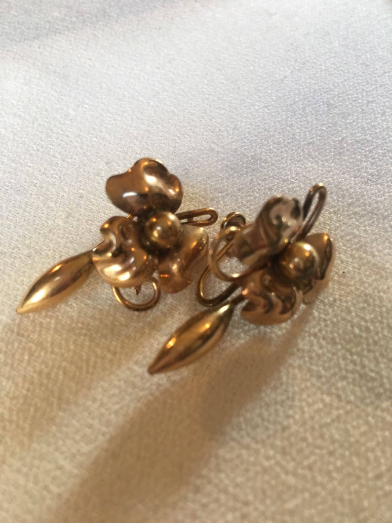 Pretty Vintage Art Nouveau Floral Screw Back Earrings