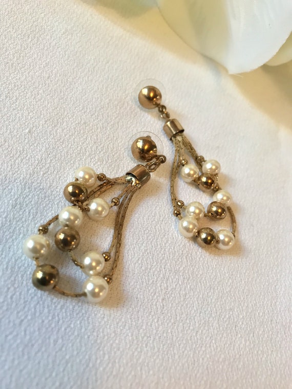 Vintage 70s Disco Gold Chain Loop Hoops with Faux Pearls Swingy Earrings, Do the Hustle!