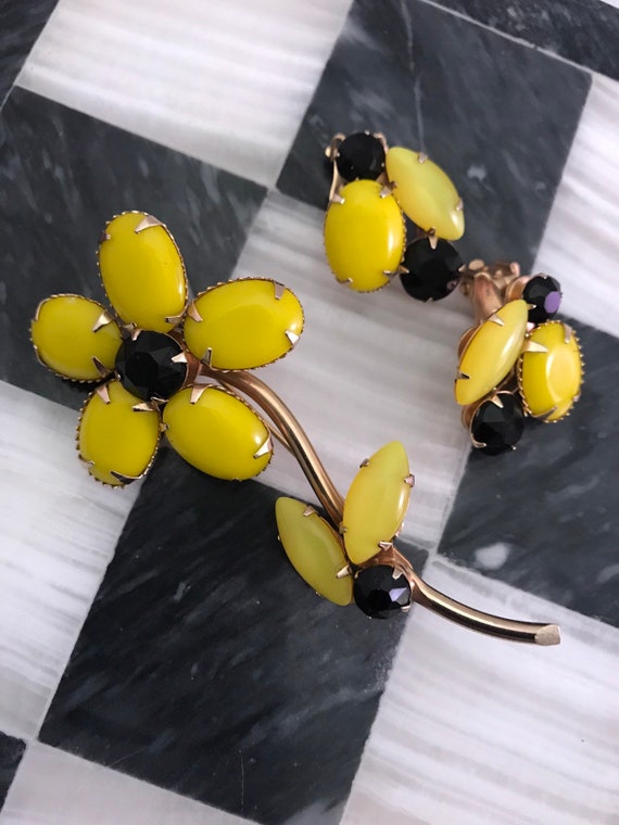 Canary Yellow and Black Floral Vintage Brooch and Earrings, 1960s Signed Weiss Jewelry Set, Trending Flower Lapel Pin