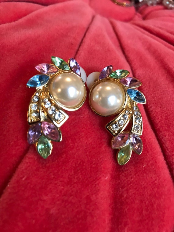 Pretty Faux Pearl & Pastel Pink Blue Green and Ice Rhinestone Awesone 80's Art Deco Revival Clip On Bling Earrings