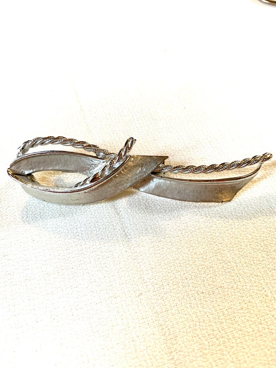Mid Century Ribbon Lapel Pin, Vintage Matte Silver Tone Bow Brooch, Alternative Boutonniere, Remembrance, Holiday Celebration Bling