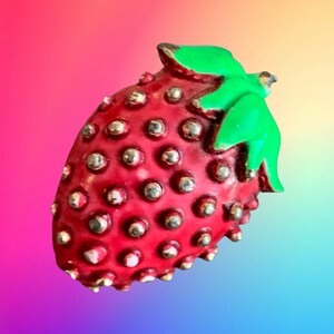 Teeny Tiny Strawberry Pin, Mid Century Enameled Painted Gold Tone Fruit Scatter Pin, 60s Costume Jewelry, country cottage Raver fashion