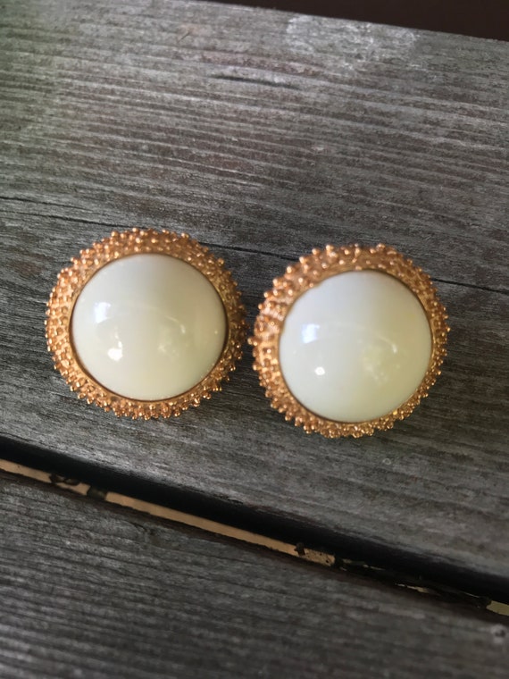 Classic Crown Trifari Vanilla Cream Button Style Goldtone Clip on  Earrings 60s or 70s Costume Jewelry, Quality Signed Earrings