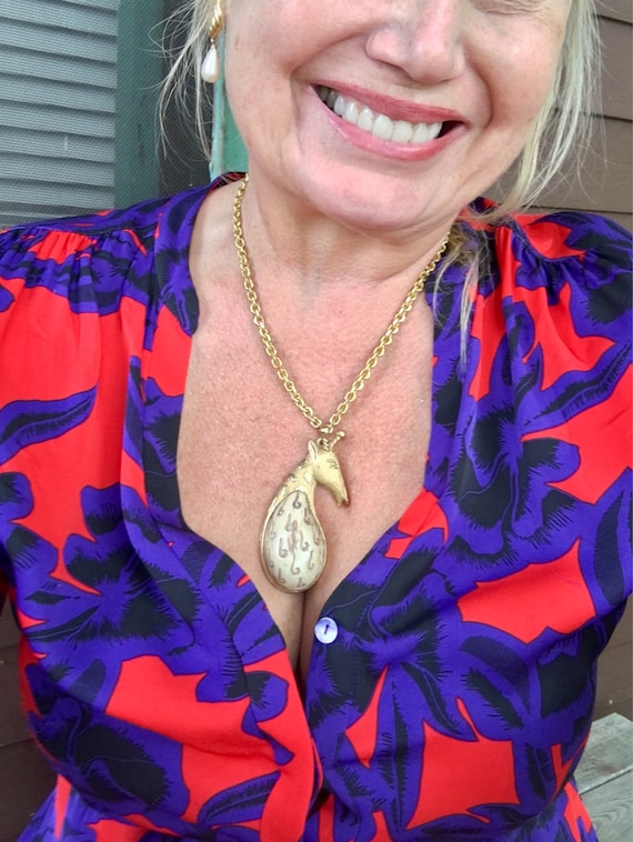 Vintage Golden Giraffe Necklace: Lucite Belly, Chunky Goldtone Chain BLING