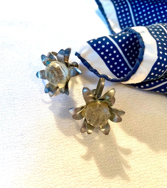 Vintage Sparkling Faceted Ice Crystal Gem 3D Flower Matte Silvertone Screw Back Earrings, Now Trending Floral Jewelry &  mid century too!