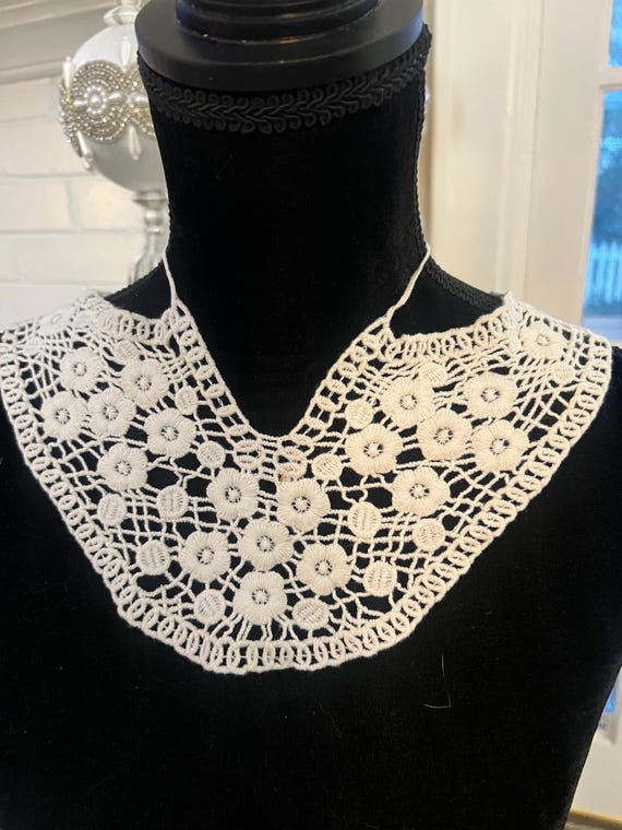 Vintage Lace Collar Dicky Or Dress Trim, Pretty Ivory Cotton Flowers, unworn Deadstock