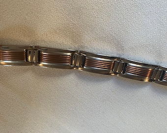 Mens Stainless Steel Link Bracelet with bronzy inlay Design 8 6/8 inches without actual clasp piece in measurement
