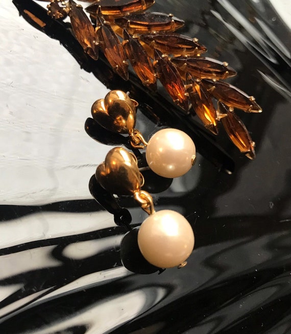 Avon Golden Heart Pearl Dangles Unworn Vintage Ol… - image 2