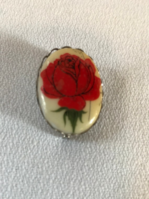 Small Vintage Red Rose Floral Transfer Pin Brooch in Scalloped Goldtone