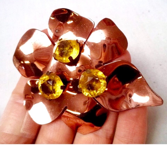 Vintage Coppery Gold tone Flower with large Canary Yellow Gem cut Rhinestones 1950's