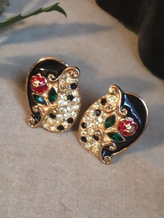 Beautiful Enamel & Crystal Rhinestones on Goldtone Floral Theme Vintage 80's Oval Goldtone Clip on Earrings