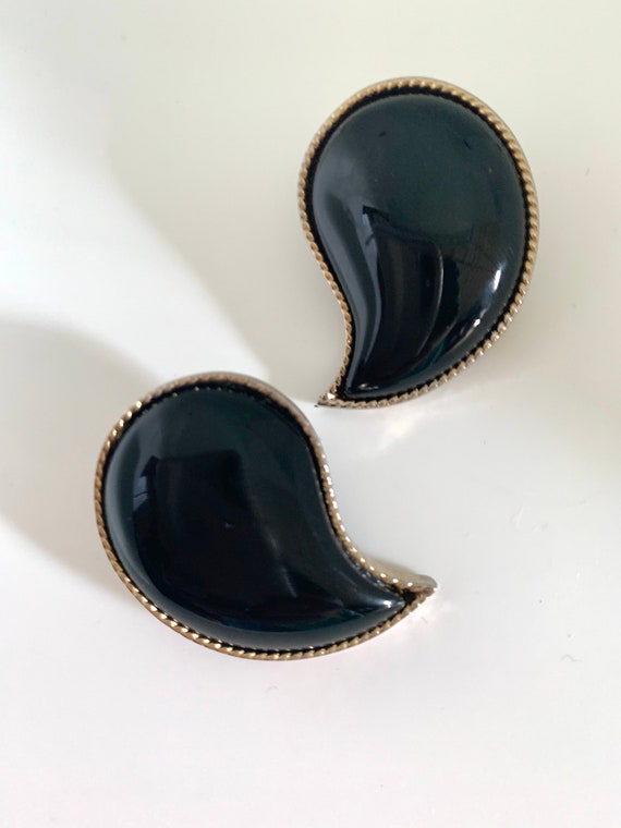 Black Paisley Faux Onyx Cabochon Statement Earrings, Sophisticated 80s Bold Minimalist Clip Ons, Power Dressing