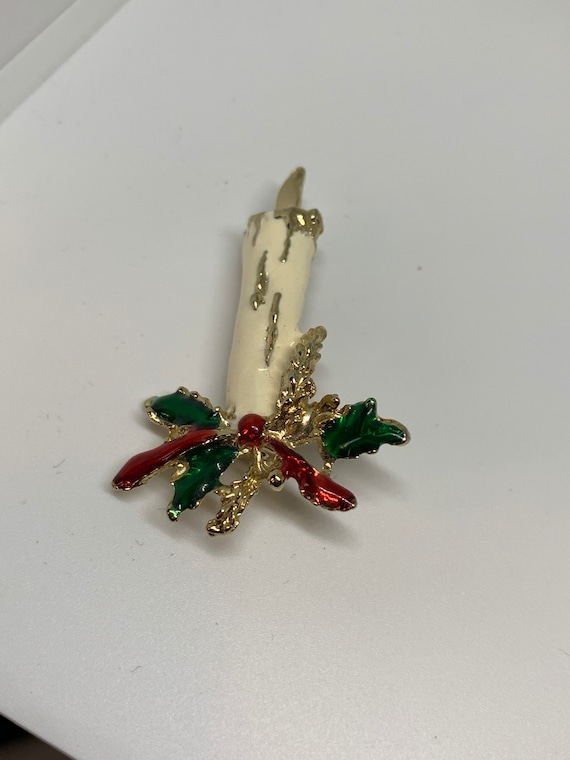Vanilla Cream Christmas Candle Pin With Elegant Red and Green Holly, Nostalgic Vintage Brooch, Winter Holiday Unisex Lapel Pin