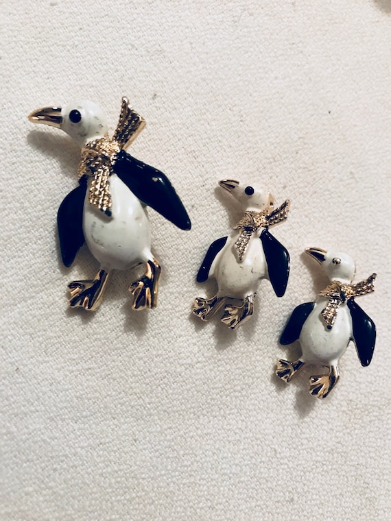 Signed Gerry’s Mom & 2 Baby Penguins Vintage Brooch Pins Scatter pins