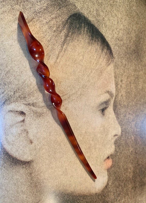 Vintage Tortoise Lucite Twisted Hair Stick, Made in France View 5
