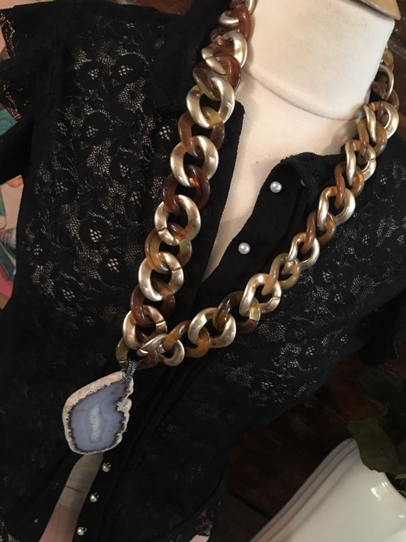 Huge! & Amazing Genuine Agate Geode in Bold Beautiful Golden Lucite Chaine Links Super Cool Funky Big Bling Necklace