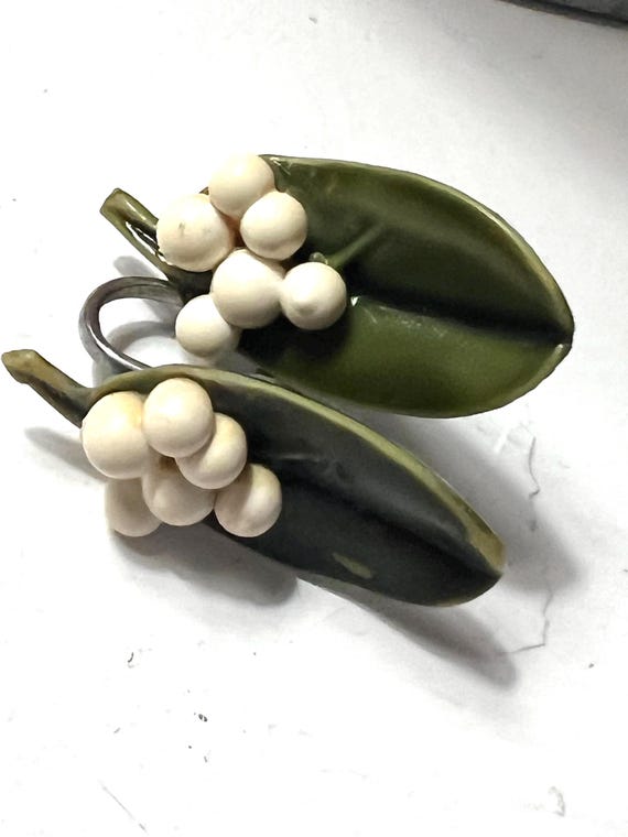 Vintage Celluloid Floral Earrings: Art Deco Minimalist Lily White Flower Bud Screw Backs