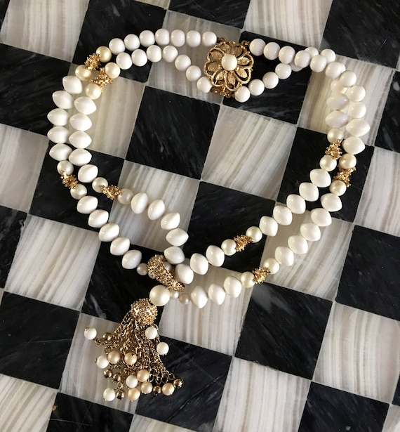 Vintage white beads & gold chains groovy Mod 60's… - image 2