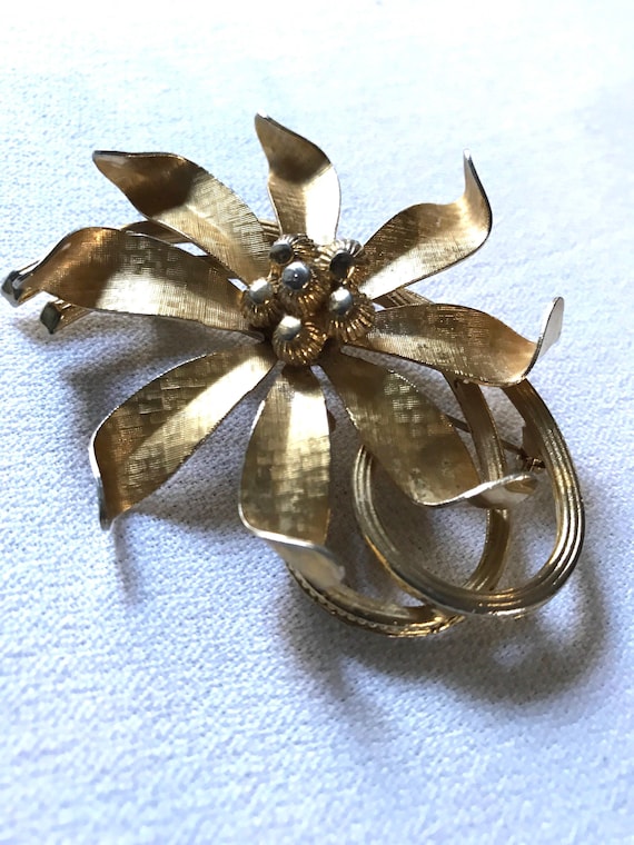 Vintage Goldtone Flower Brooch: Mid Century Pinwheel Lapel Pin