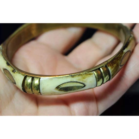 Vintage Hollywood Regency Enamel & Brassy Goldtone Bamboo Bangle Bracelet