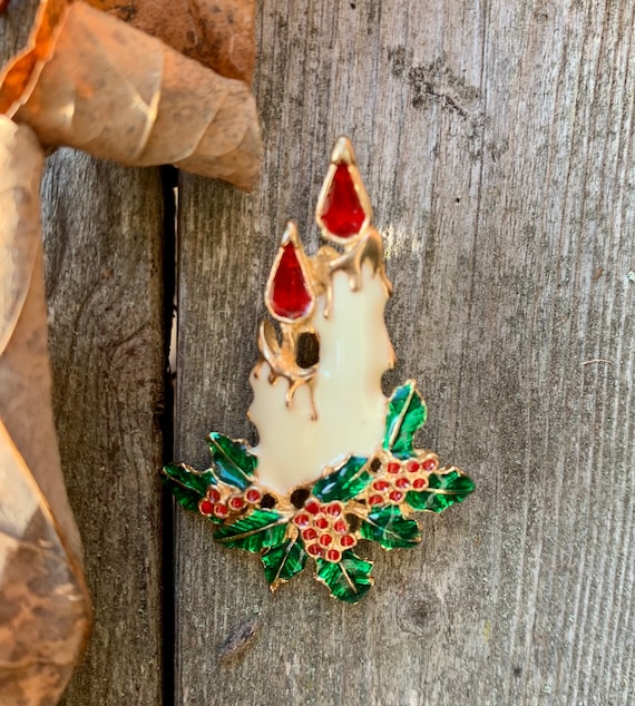Vanilla Cream Christmas Candle Pin With Elegant Red and Green Holly, Nostalgic Vintage Brooch, Winter Holiday Unisex Lapel Pin