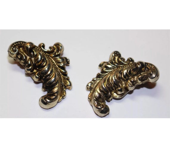 Regal Gothic Golden Scroll Vintage Earrings, Feather like Vintage 50s Costume Jewelry Glamorous Clip ons
