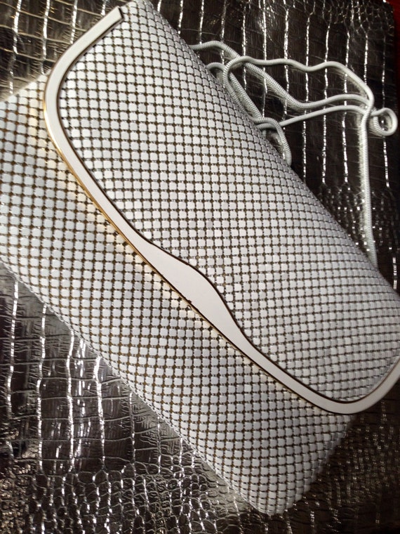 Vintage white metal mesh disco glam evening bag clutch with snake chain 1970's Brooklyn