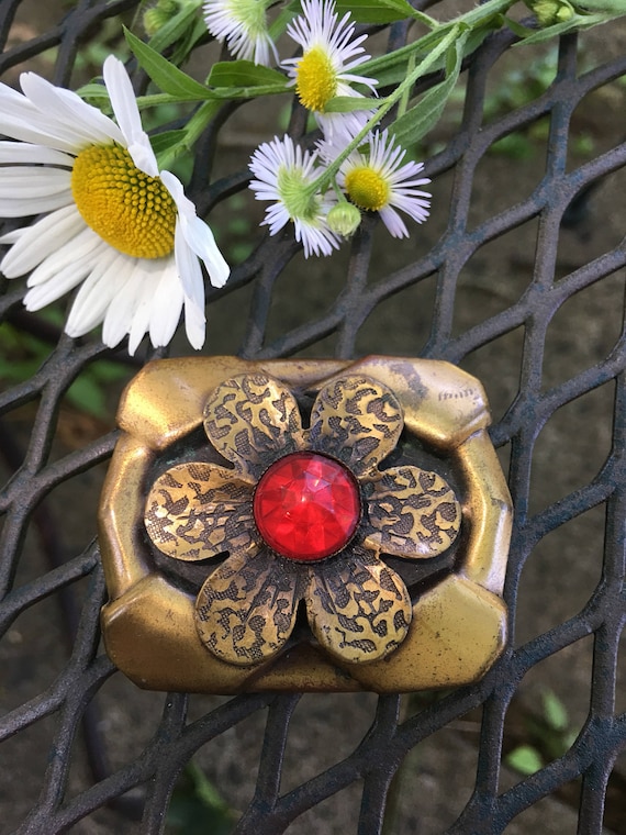 Vintage Art Nouveau Daisy Flower Brooch with Red … - image 1