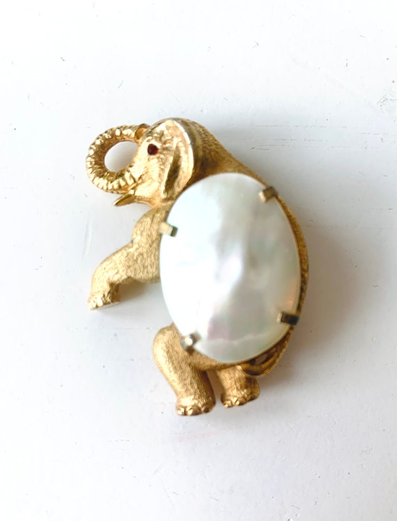 Marvella Elephant Pin, Gold tone with Mother of Pearl Shell Belly and Red Rhinestone Eye, Unisex Vintage Brooch, Signed Vintage Jewelry