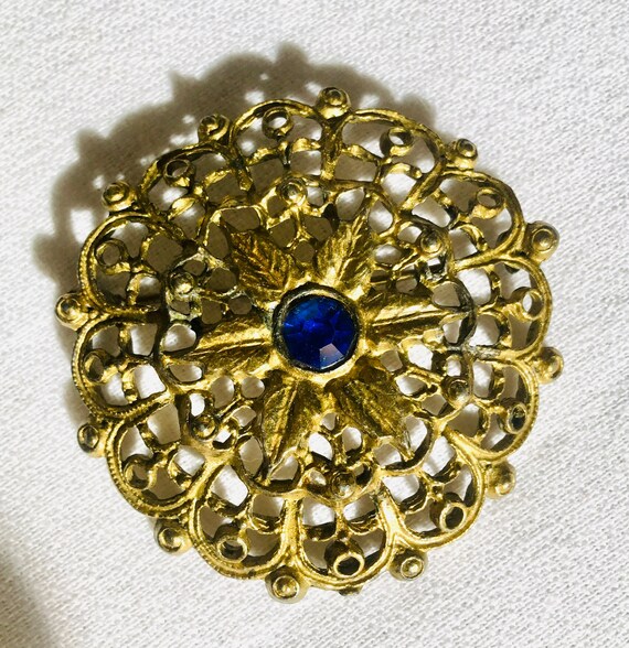 Pretty Art Deco Filigree Open Work Style Brooch Pin with Pretty Cobalt Blue Glass Gem Center