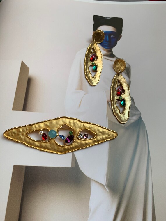 Vintage JJ Brushed Goldtone Brooch and Earrings, … - image 8