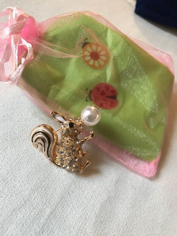 Bling Treat! Under 20 Dollars goodie this one is a Super Cute Squirrel Pin In Enamel & Rhinestone on Goldtone with a Creamy Faux Pearl