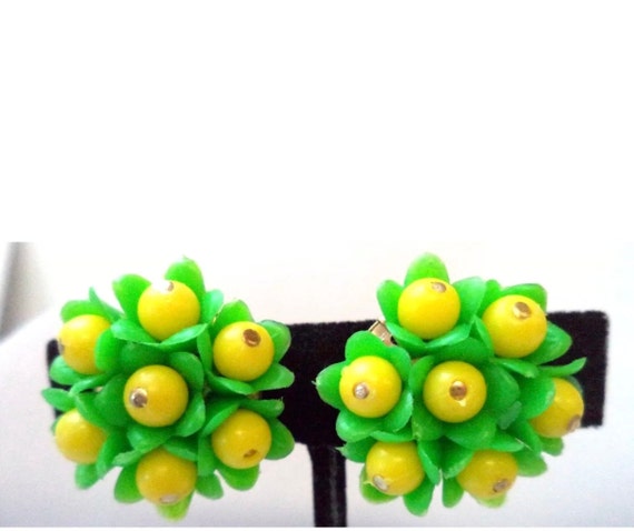 Awesome Vintage 50’s signed Hong Kong Tuti Fruity Lemmon yellow & citrus green Cluster Beaded Earrings