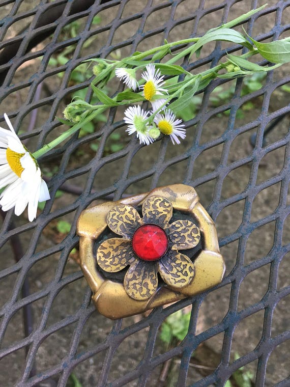 Vintage Art Nouveau Daisy Flower Brooch with Red … - image 3